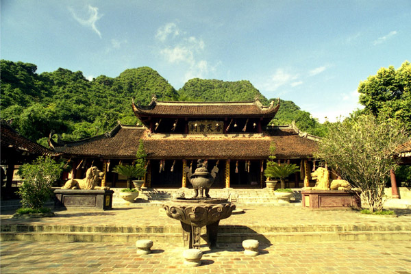 hanoi attactions - perfume pagoda